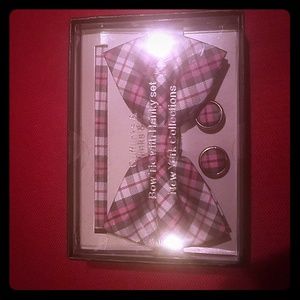 Bow tie, Matching cuff links and pocket square